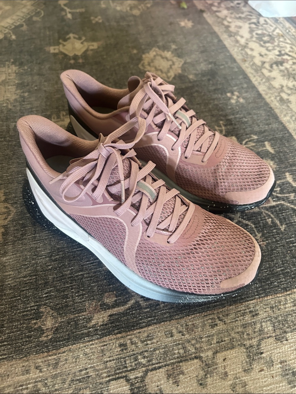 Lululemon Women's Lightweight Trail Running reflective Sneakers - Dusty Pink